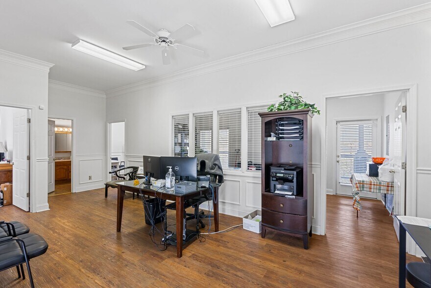 More Photos Of 302-303 Boston Sq, Georgetown Office For Sale