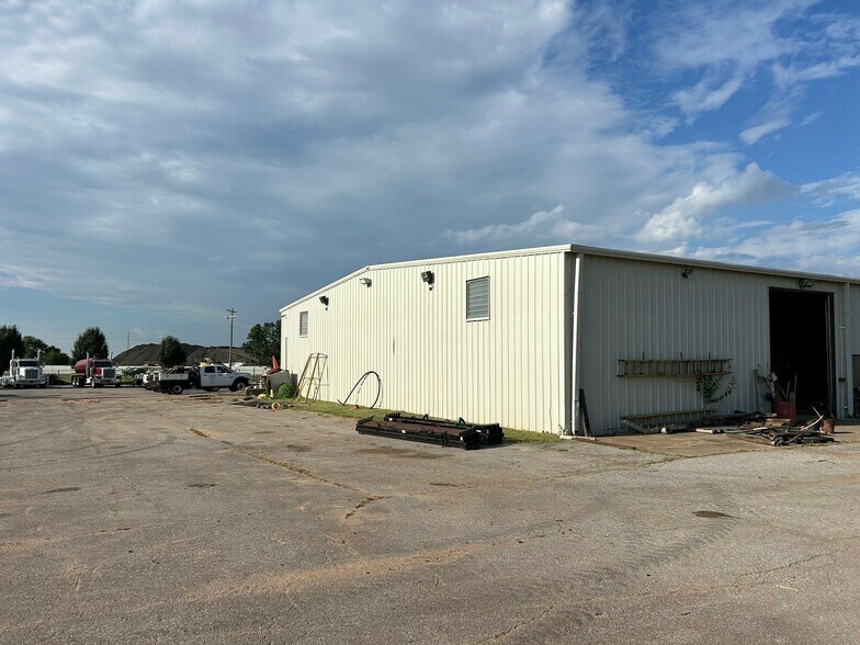 More Photos Of 2404 S Broadway St, Oklahoma City Flex For Sale