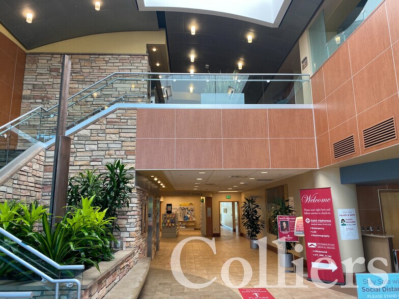 More Photos Of 323 E Riverside Dr, Eagle Medical For Lease