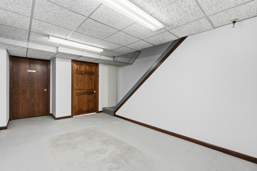 More Photos Of 244 Wilson Dr, Xenia Medical For Sale