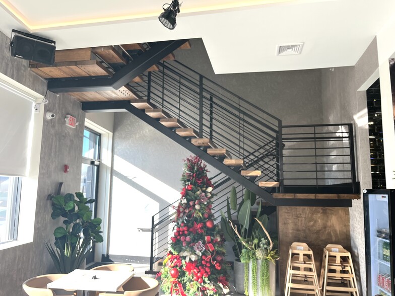 More Photos Of 293 Wilson Ave, Newark Restaurant For Lease