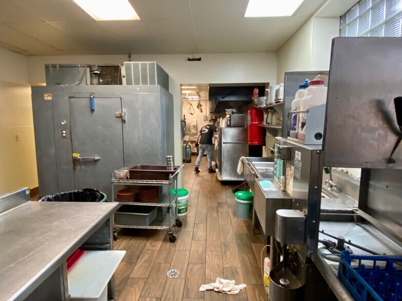 More Photos Of 4821 N Elston, Chicago Restaurant For Sale