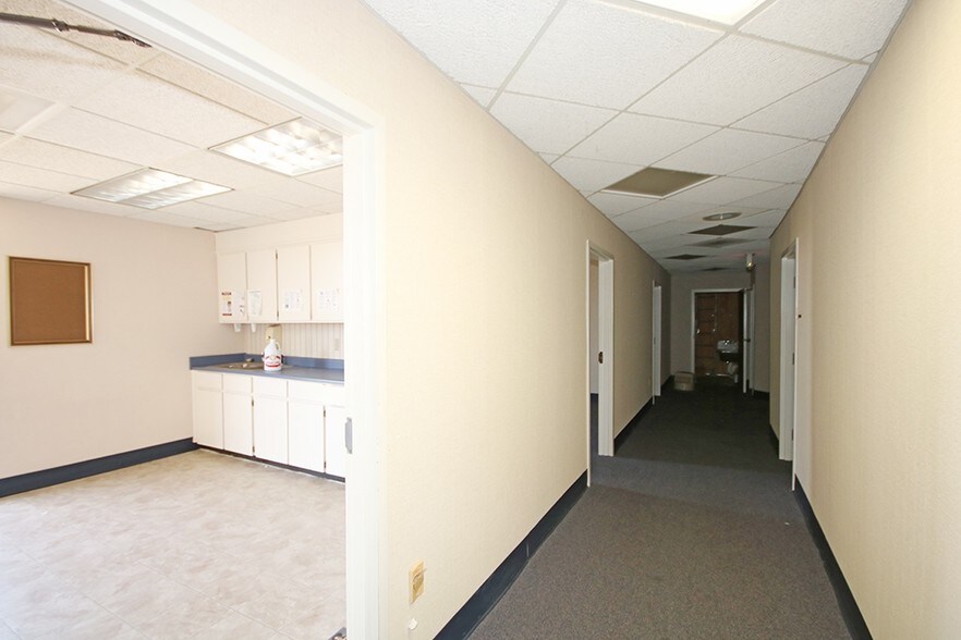 More Photos Of 1444 Watson Blvd, Warner Robins Office For Lease
