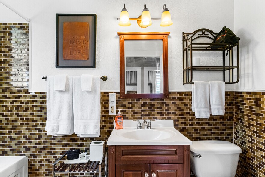 More Photos Of 1037 S Alamo St, San Antonio Hospitality For Sale