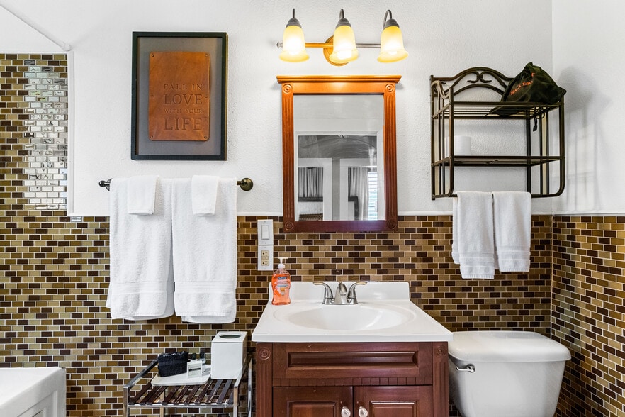 More Photos Of 1037 S Alamo St, San Antonio Hospitality For Sale