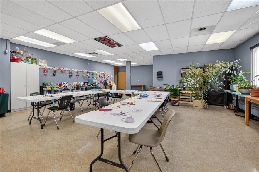 More Photos Of 11831 123 St NW, Edmonton Office For Sale