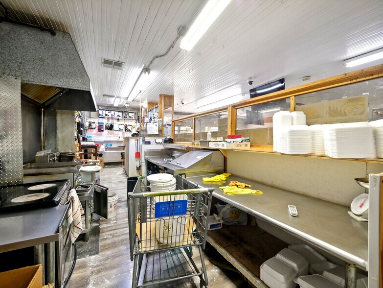 More Photos Of 509 E 7th St, Sanford Convenience Store For Sale