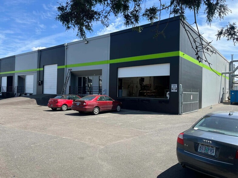 More Photos Of 2230-2250 NE Columbia Blvd, Portland Warehouse For Lease