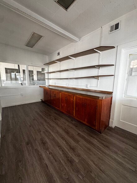 More Photos Of 620 Elk St, Alexander Warehouse For Sale