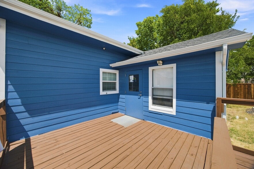 More Photos Of 306 N Center St, Forney Office For Lease