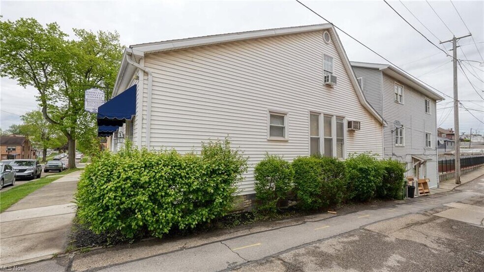 More Photos Of 126 N 9th St, Cambridge Office For Sale