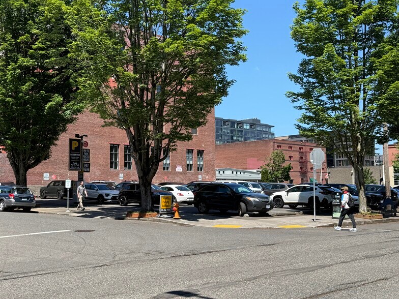 More Photos Of 1231 NW Hoyt St, Portland Loft Creative Space For Lease