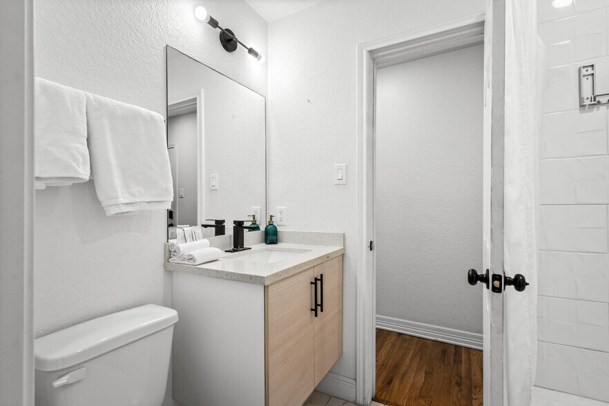 More Photos Of 3404 Rosedale St, Houston Multifamily For Sale