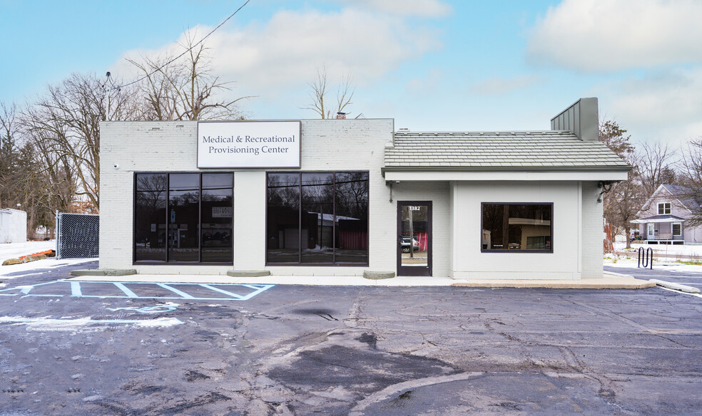 Primary Photo Of 1382 Michigan Ave, Battle Creek Freestanding For Sale