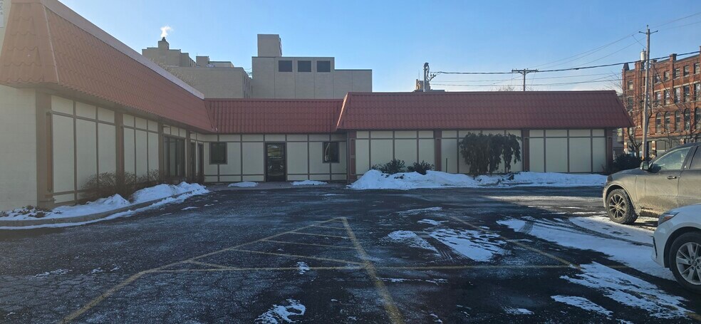 More Photos Of 506 E Washington St, Syracuse Medical For Sale