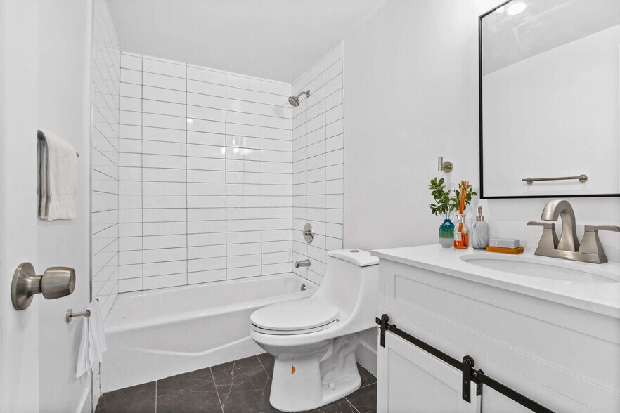 More Photos Of 5529 Dairy Ave, Long Beach Apartments For Sale