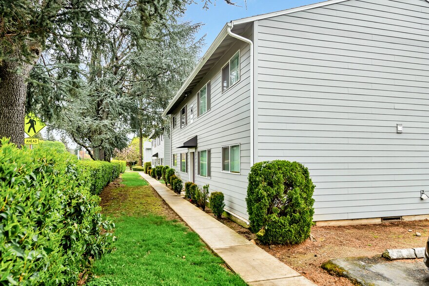 More Photos Of 16300-16400 E Burnside St, Gresham Apartments For Sale