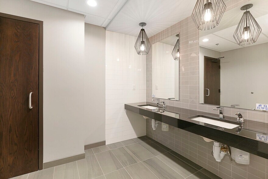 More Photos Of 13100 Wayzata Blvd, Minnetonka Office For Lease