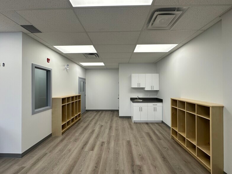 More Photos Of 10117 158th St NW, Edmonton Auto Repair For Sale