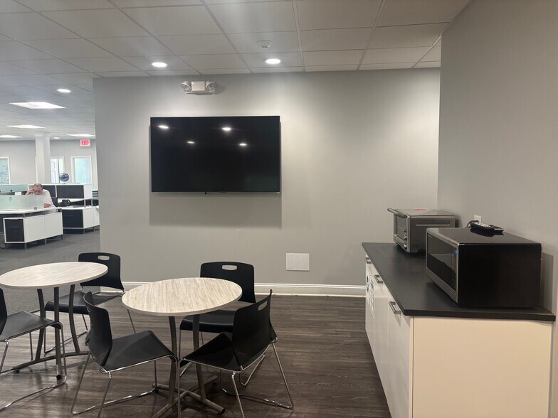 More Photos Of 740 Broad St, Shrewsbury Office For Lease