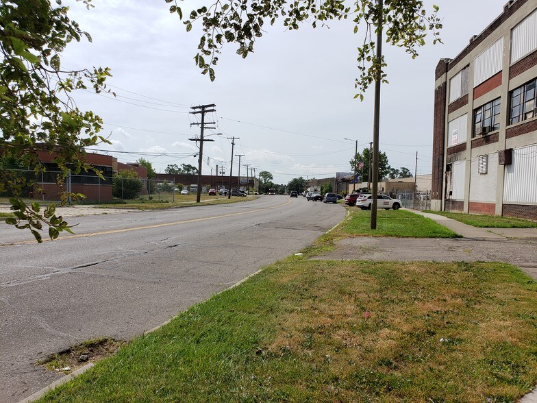 More Photos Of 14707 Dexter Ave, Detroit Warehouse For Sale