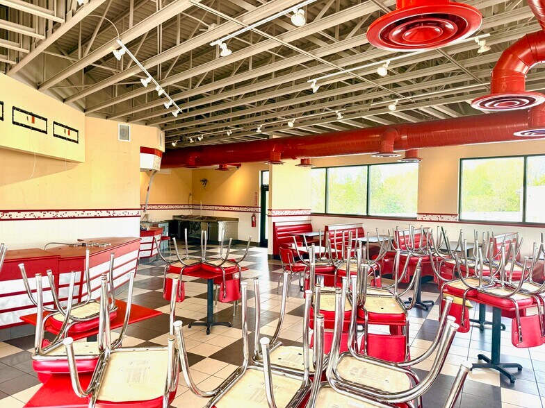More Photos Of 500 N Giant City Rd, Carbondale Fast Food For Sale