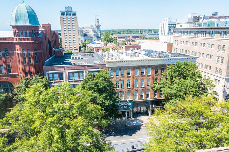 More Photos Of 117-119 W Broad St, Richmond Apartments For Lease