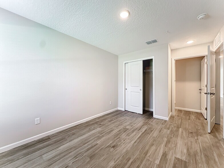 More Photos Of 6421 Breezy Oaks Way, Jacksonville Apartments For Sale