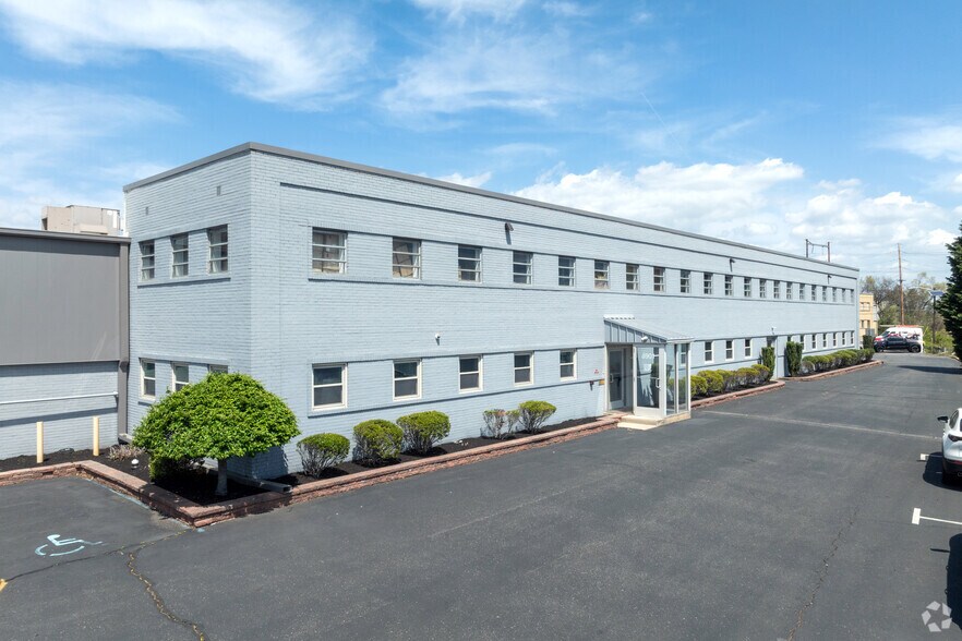 More Photos Of 6901 N Crescent Blvd, Pennsauken Warehouse For Lease