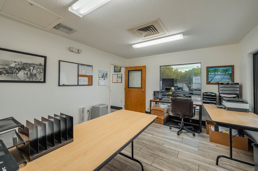 More Photos Of 174 NW 9th ave, Mulberry Distribution For Sale