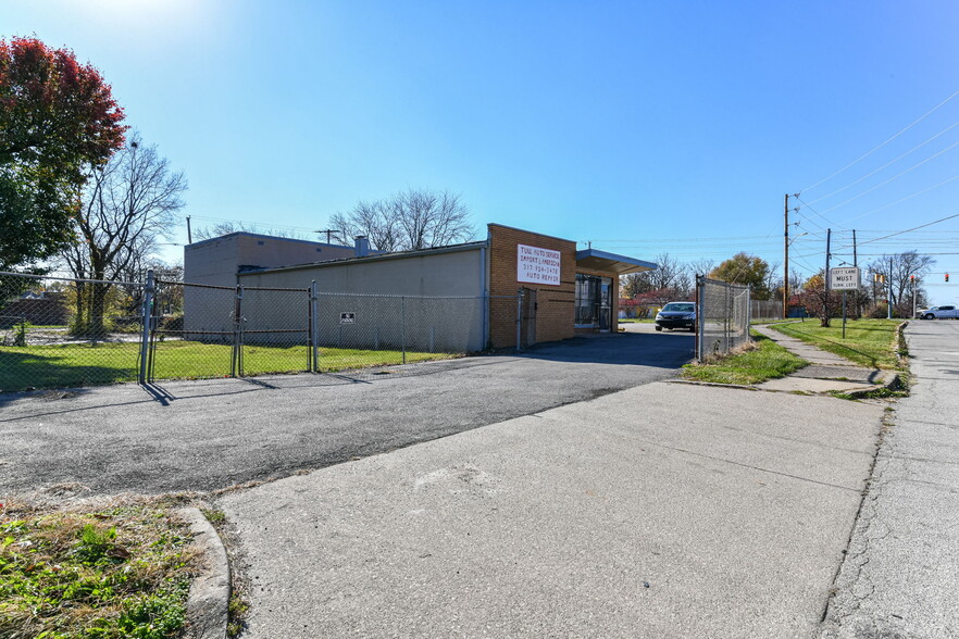 More Photos Of 715 W 30th St, Indianapolis Auto Repair For Sale