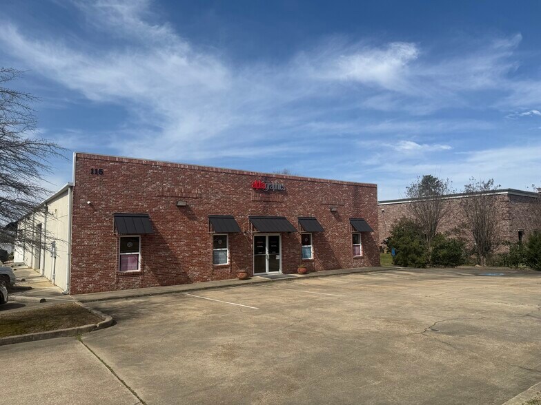 Primary Photo Of 115 Metroplex Blvd, Pearl Light Distribution For Lease