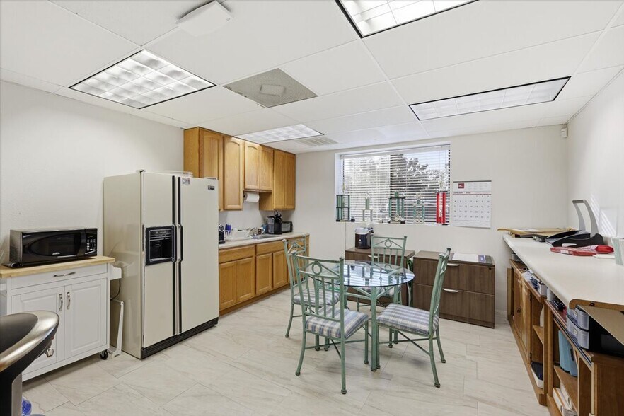 More Photos Of 711 60th St Ct E, Bradenton Light Distribution For Sale