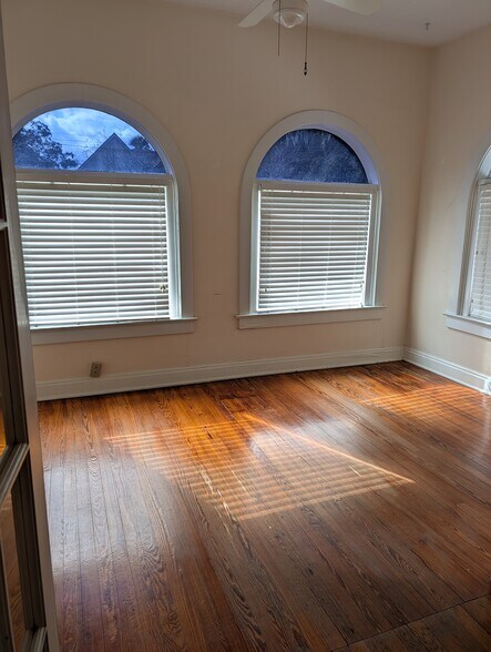 More Photos Of 1427 E Fort King St, Ocala Flex For Sale