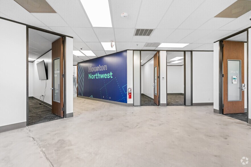 More Photos Of 10795 Hammerly Blvd, Houston Warehouse For Lease