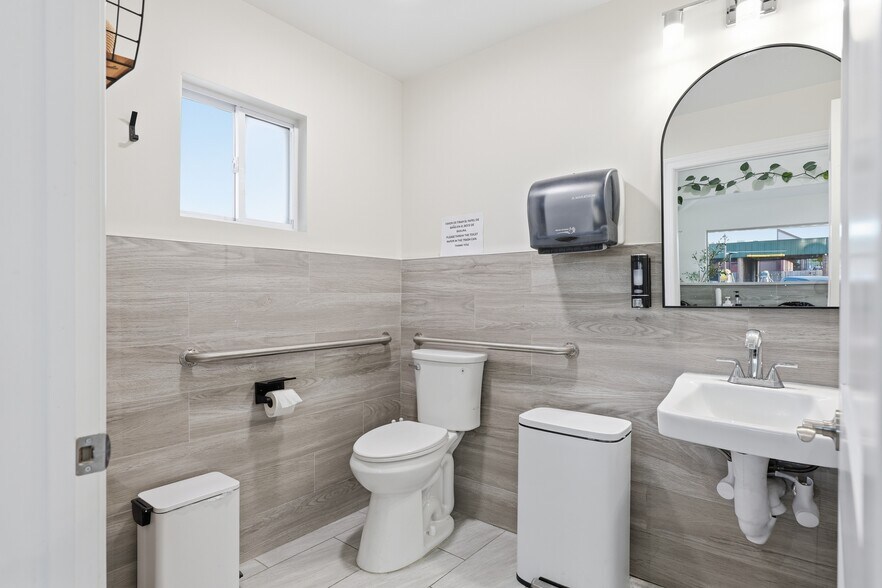 More Photos Of 25 Sheridan Blvd, Lakewood Freestanding For Sale