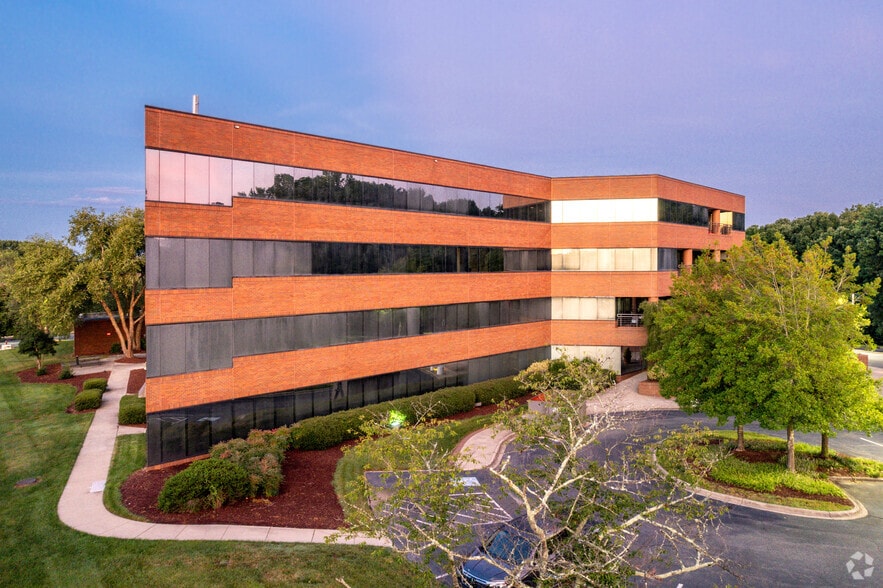 More Photos Of 4944 Parkway Plaza Blvd, Charlotte Office For Lease