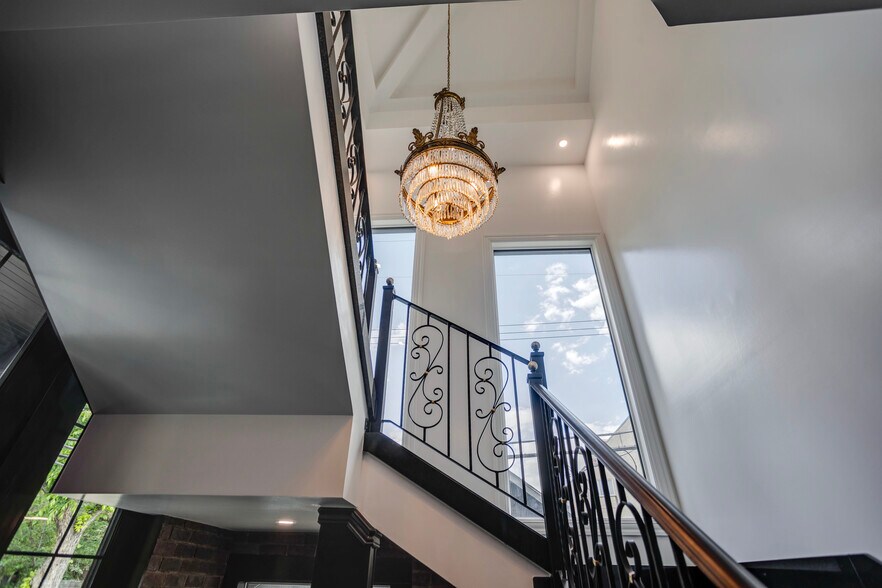 More Photos Of 11833 102 Ave NW, Edmonton Medical For Sale