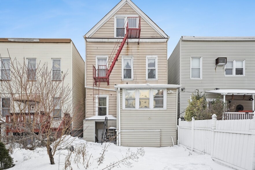 More Photos Of 910 19th St, Union City Multifamily For Sale