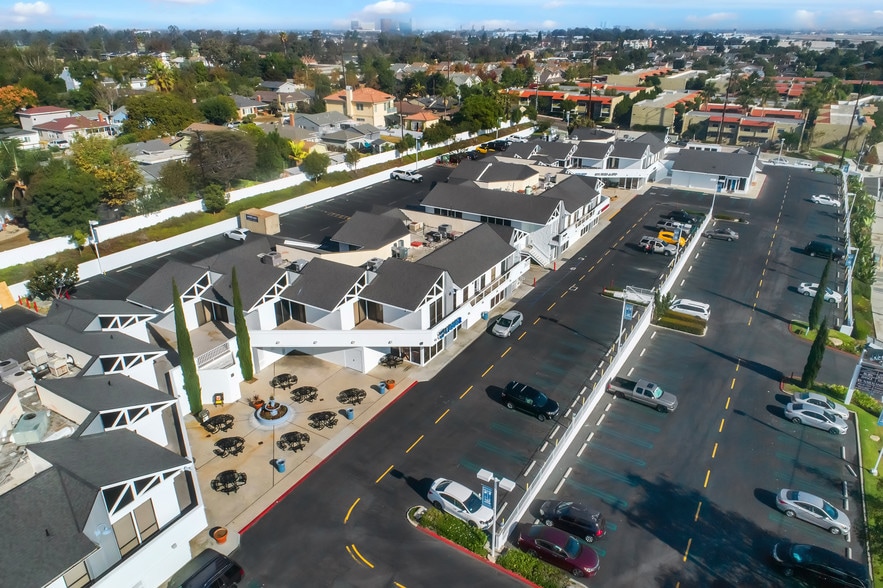 More Photos Of 2651-2675 Irvine Ave, Costa Mesa Storefront For Lease