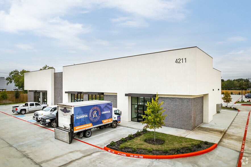 More Photos Of 4215 S Main St, Stafford Showroom For Sale