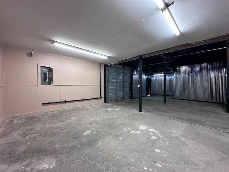 More Photos Of 1530 E 5th Ct, Tulsa Warehouse For Lease