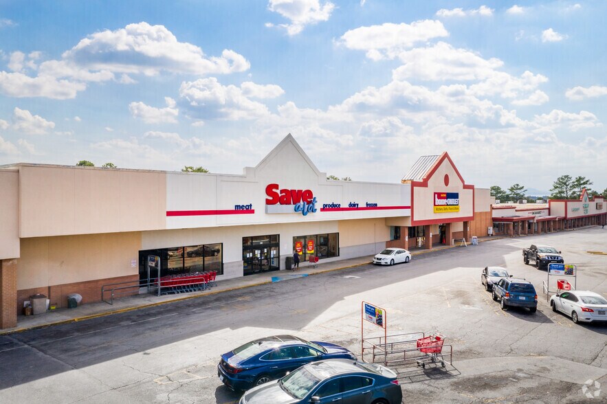 More Photos Of 1576 Eisenhower Pky, Macon-Bibb Unknown For Lease