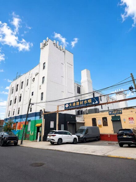 More Photos Of 201 46th St, Brooklyn Warehouse For Sale