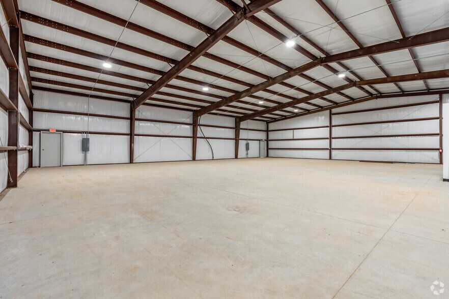 More Photos Of 17540 Matany Rd, Justin Distribution For Lease