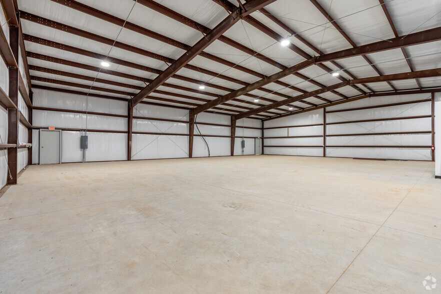 More Photos Of 17540 Matany Rd, Justin Distribution For Lease