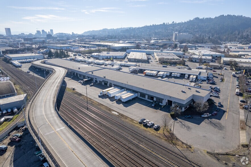 More Photos Of 3342 NW 26th Ave, Portland Warehouse For Lease