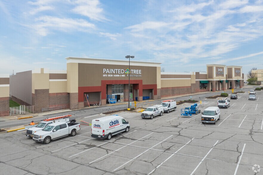 More Photos Of 8111-8201 NW Roanridge Rd, Kansas City General Retail For Lease