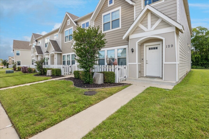 More Photos Of 101 Springtree St, Denton Apartments For Sale