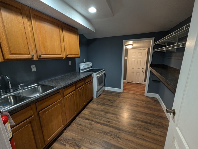 More Photos Of 1901 W Sligh Ave, Tampa Office For Sale